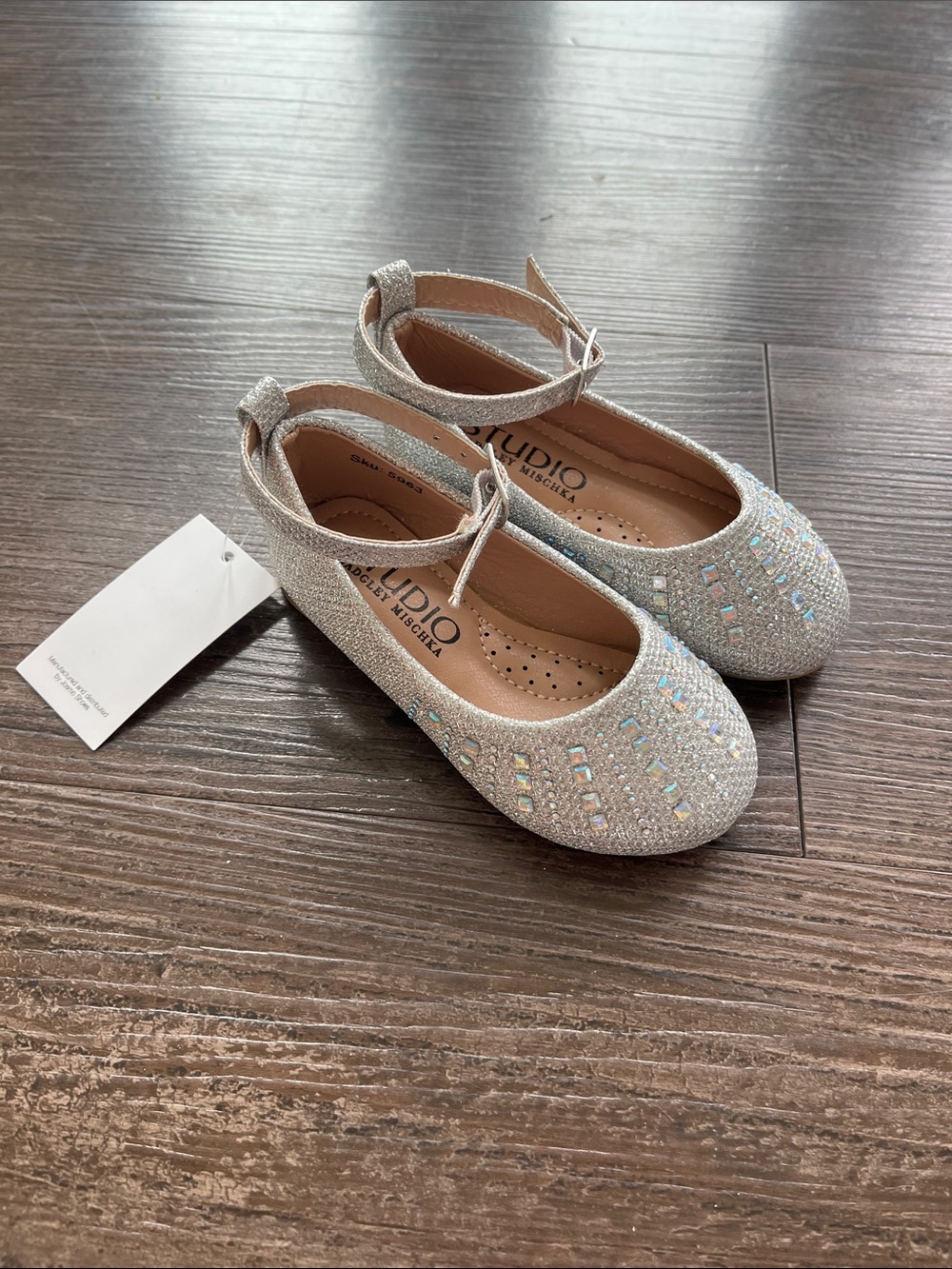 Studio Bartley Mischka Glitter Dress Shoes with Sparkle Strap Size 5